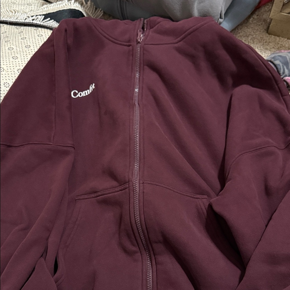 Comfrt Maroon Zip-Up Hoodie size L